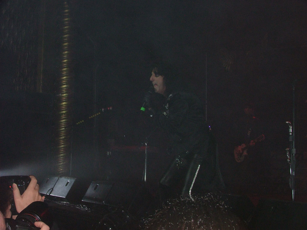 alice-2-050630-03.jpg