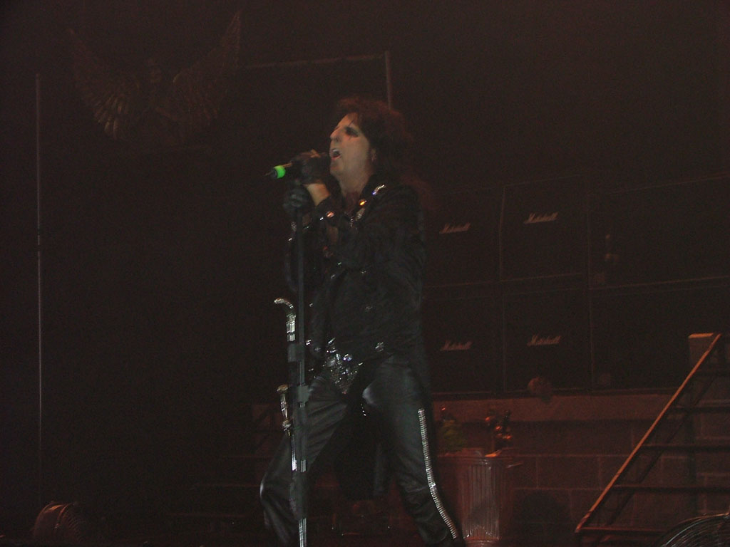 alice-2-050630-04.jpg