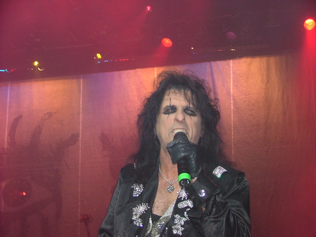 alice-2-050630-05.jpg