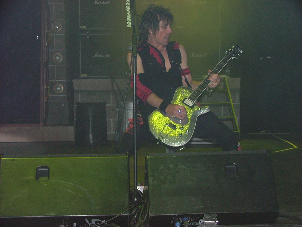 alice-2-050630-06.jpg
