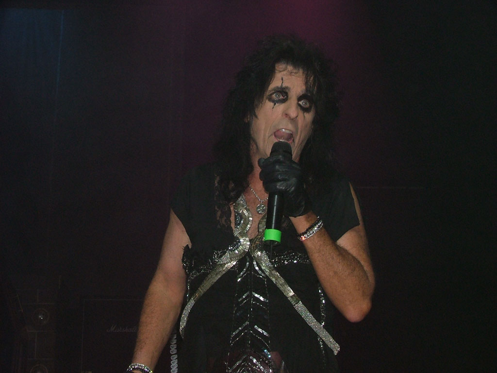alice-2-050630-09.jpg
