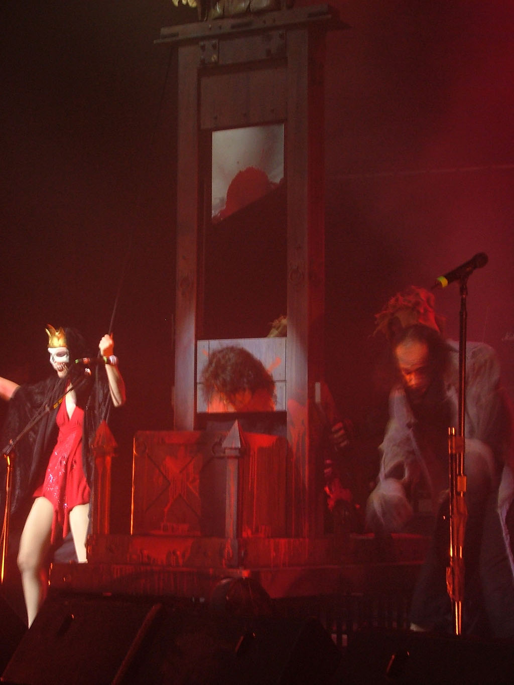 alice-2-050630-20.jpg